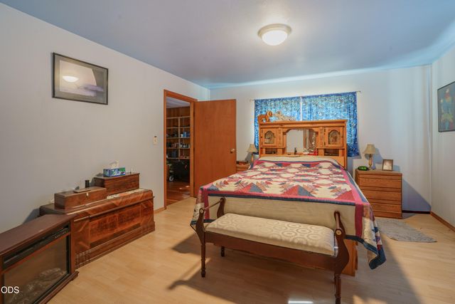 416 W Stewart Avenue, Medford, OR 97501