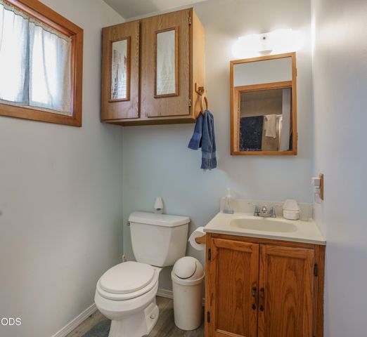 416 W Stewart Avenue, Medford, OR 97501