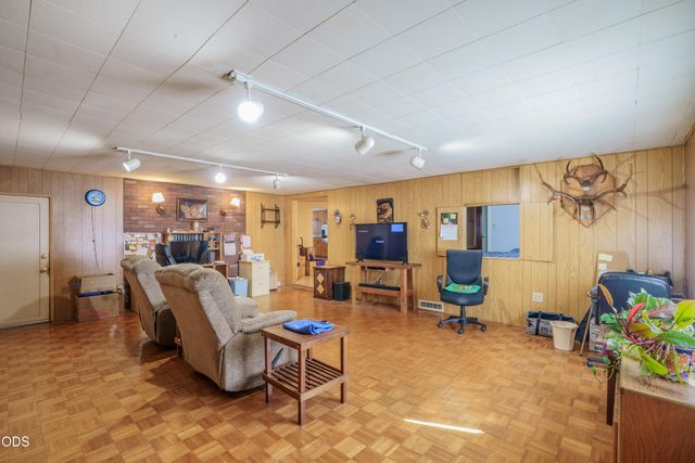 416 W Stewart Avenue, Medford, OR 97501