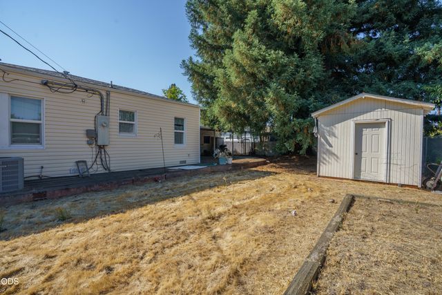 416 W Stewart Avenue, Medford, OR 97501