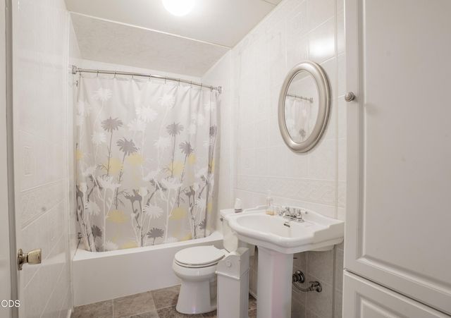 416 W Stewart Avenue, Medford, OR 97501