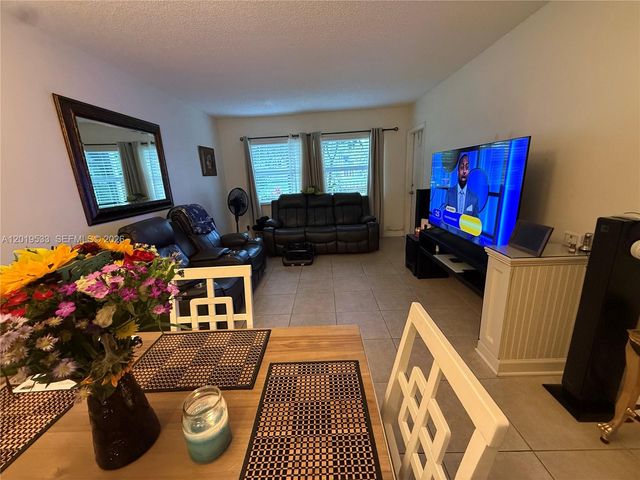 5131 W Oakland Park Blvd 106, Lauderdale Lakes, FL 33313