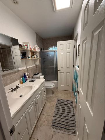 5131 W Oakland Park Blvd 106, Lauderdale Lakes, FL 33313