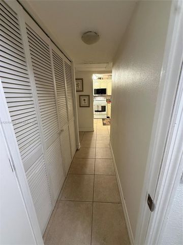 5131 W Oakland Park Blvd 106, Lauderdale Lakes, FL 33313
