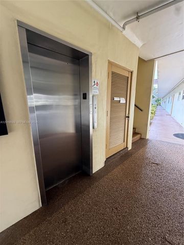 5131 W Oakland Park Blvd 106, Lauderdale Lakes, FL 33313
