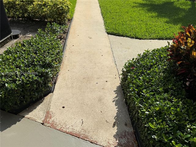 5131 W Oakland Park Blvd 106, Lauderdale Lakes, FL 33313