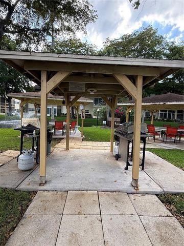 5131 W Oakland Park Blvd 106, Lauderdale Lakes, FL 33313