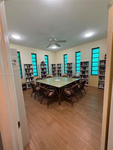 5131 W Oakland Park Blvd 106, Lauderdale Lakes, FL 33313