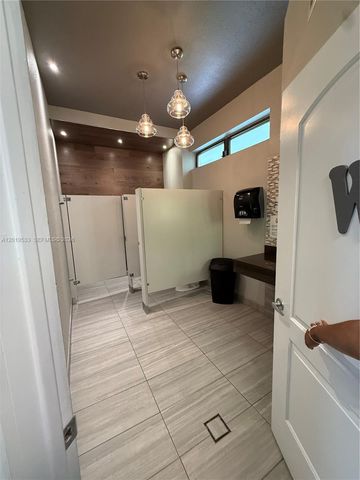 5131 W Oakland Park Blvd 106, Lauderdale Lakes, FL 33313