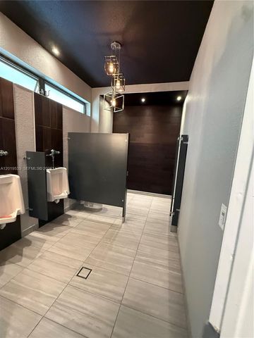 5131 W Oakland Park Blvd 106, Lauderdale Lakes, FL 33313
