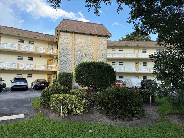 5131 W Oakland Park Blvd 106, Lauderdale Lakes, FL 33313