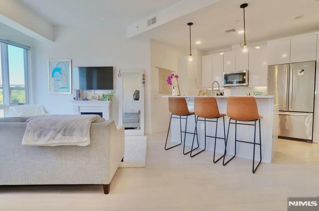 332 Newark Avenue 4A, Jersey City, NJ 07302