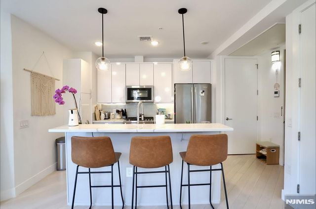 332 Newark Avenue 4A, Jersey City, NJ 07302