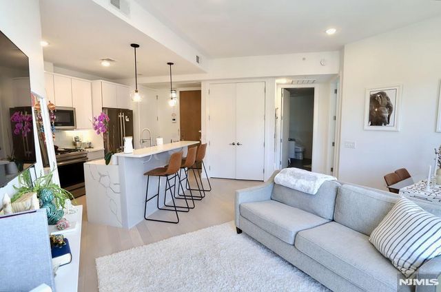 332 Newark Avenue 4A, Jersey City, NJ 07302