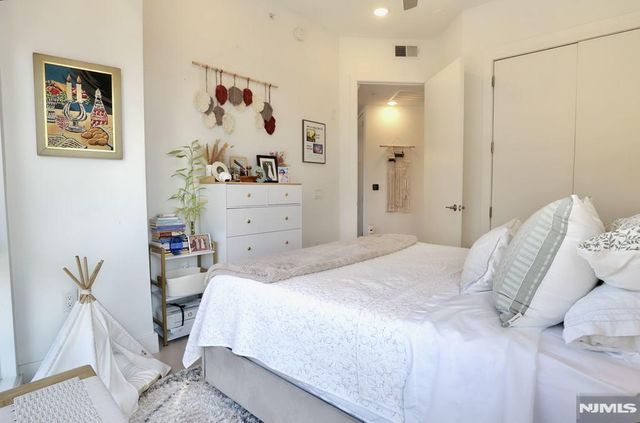 332 Newark Avenue 4A, Jersey City, NJ 07302