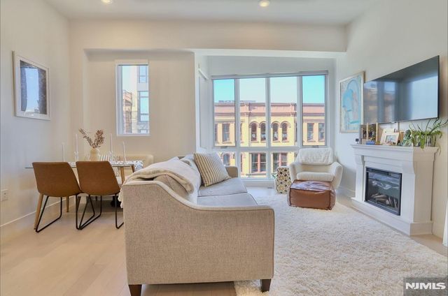 332 Newark Avenue 4A, Jersey City, NJ 07302
