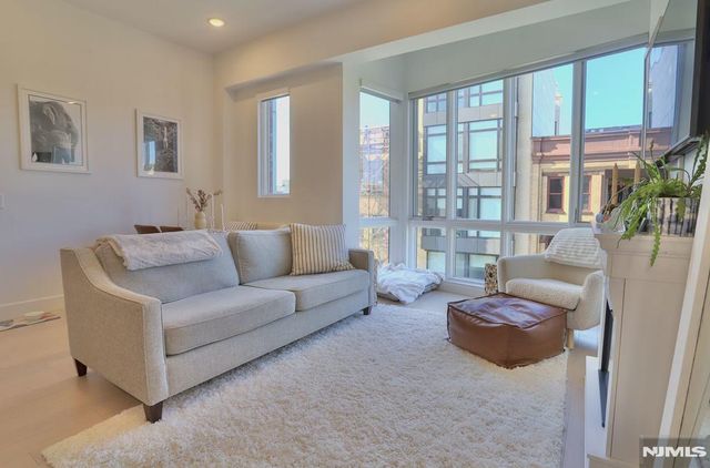 332 Newark Avenue 4A, Jersey City, NJ 07302