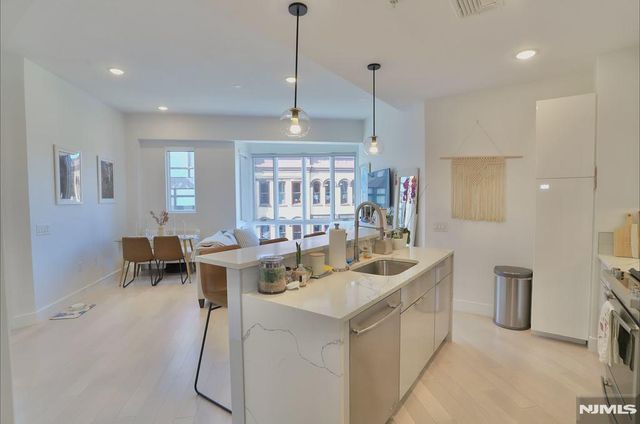 332 Newark Avenue 4A, Jersey City, NJ 07302