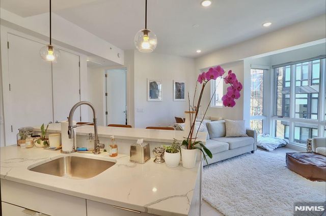 332 Newark Avenue 4A, Jersey City, NJ 07302