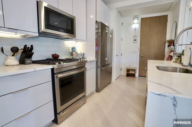 332 Newark Avenue 4A, Jersey City, NJ 07302
