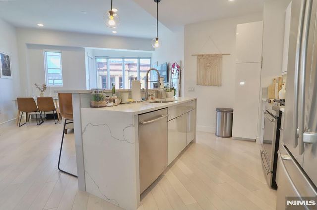 332 Newark Avenue 4A, Jersey City, NJ 07302