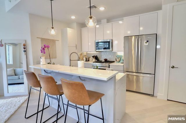 332 Newark Avenue 4A, Jersey City, NJ 07302