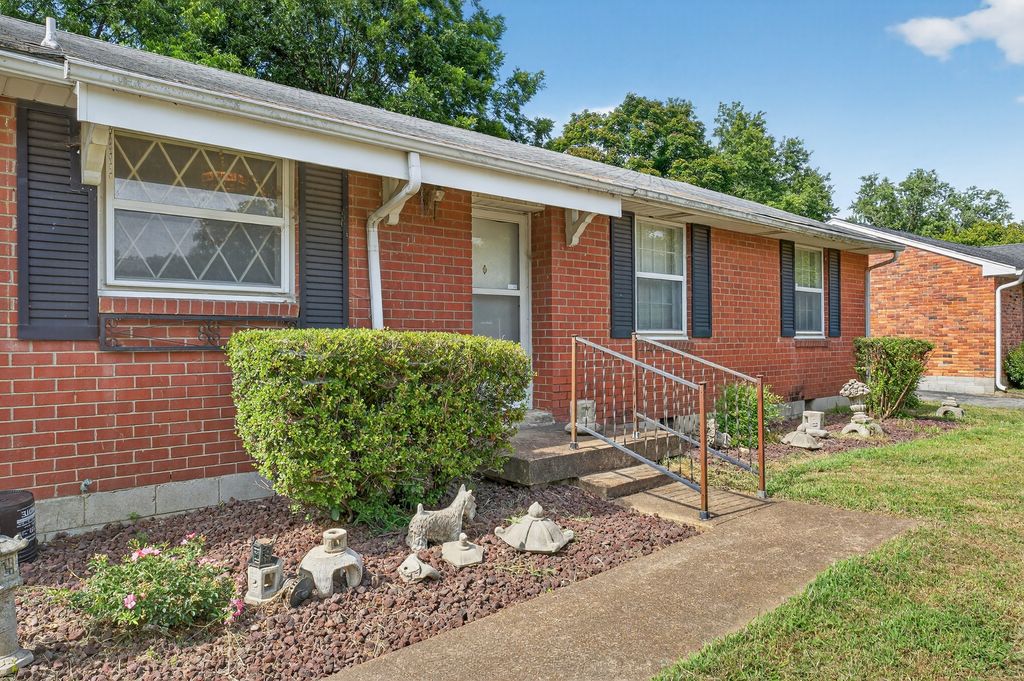 302 Elysian Fields Rd, Nashville, TN 37211