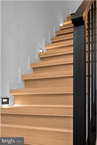 2215 N MUTTER ST, Philadelphia, PA 19133