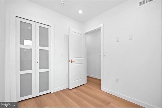 2215 N MUTTER ST, Philadelphia, PA 19133