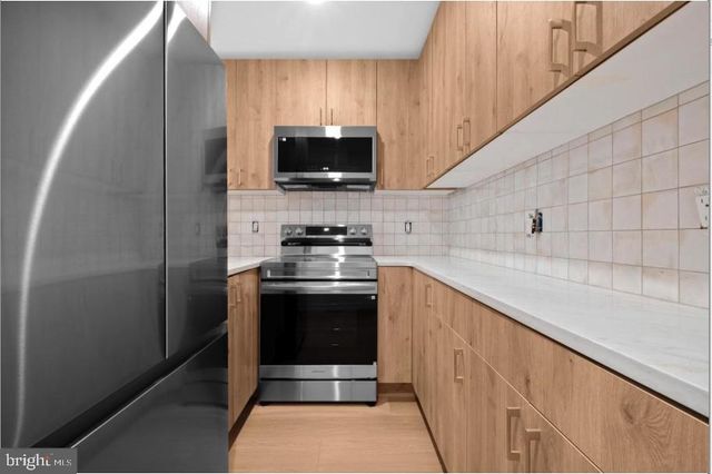 2215 N MUTTER ST, Philadelphia, PA 19133