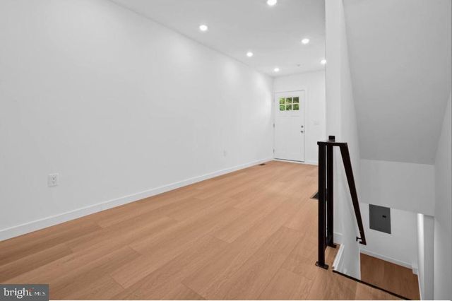 2215 N MUTTER ST, Philadelphia, PA 19133