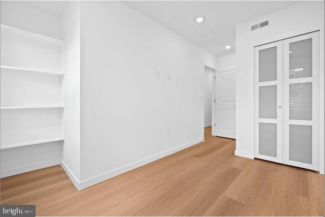 2215 N MUTTER ST, Philadelphia, PA 19133