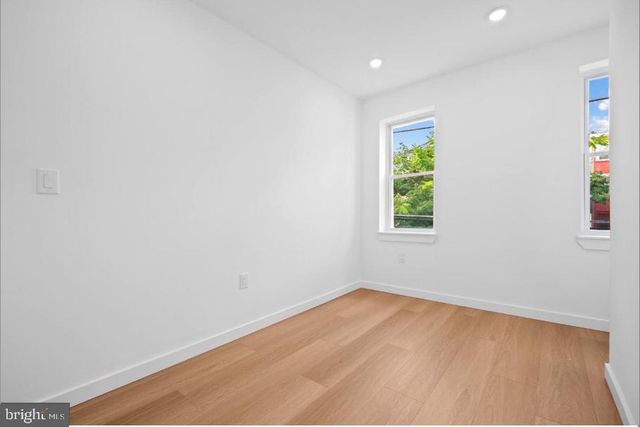 2215 N MUTTER ST, Philadelphia, PA 19133