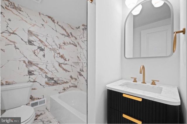 2215 N MUTTER ST, Philadelphia, PA 19133