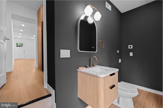 2215 N MUTTER ST, Philadelphia, PA 19133