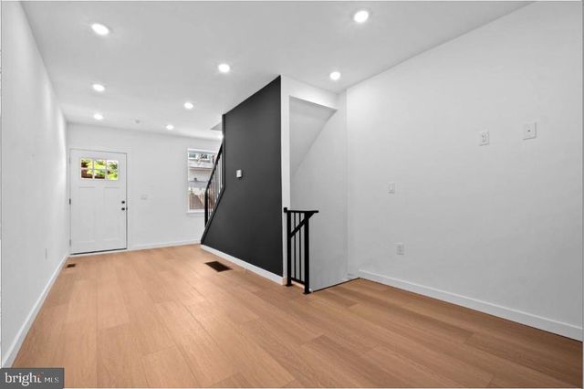 2215 N MUTTER ST, Philadelphia, PA 19133