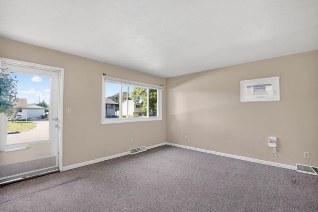 1548 Wakonda Drive, Waterloo, IA 50703