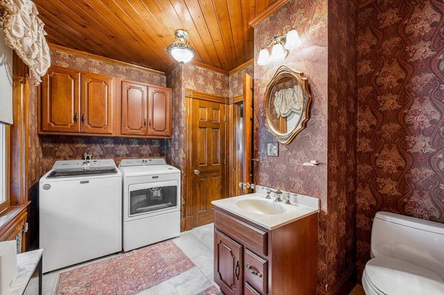 153 Eleventh, Lowell, MA 01850
