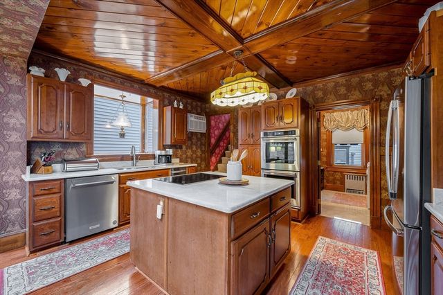 153 Eleventh, Lowell, MA 01850