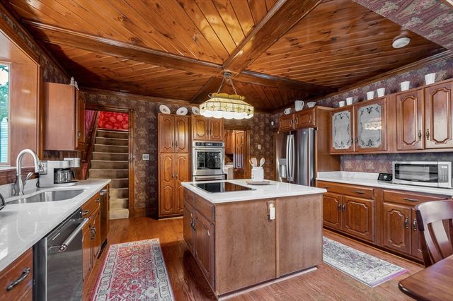 153 Eleventh, Lowell, MA 01850