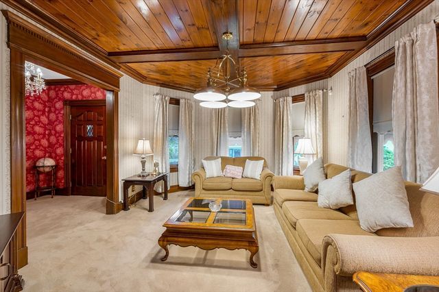 153 Eleventh, Lowell, MA 01850