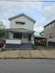 537 6th St, Braddock, PA 15104