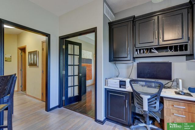 17402 augusta Circle, Omaha, NE 68136