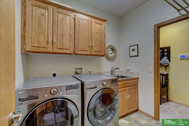 17402 augusta Circle, Omaha, NE 68136