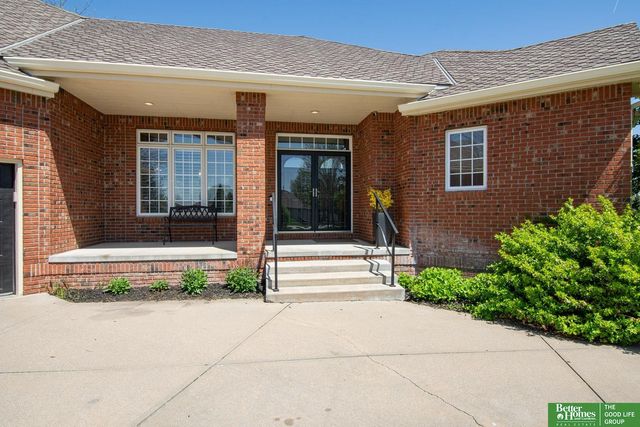 17402 augusta Circle, Omaha, NE 68136