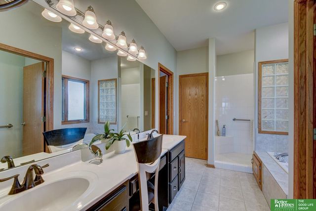 17402 augusta Circle, Omaha, NE 68136