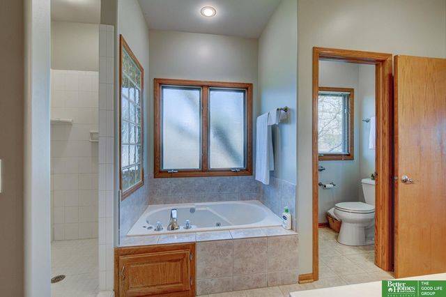 17402 augusta Circle, Omaha, NE 68136