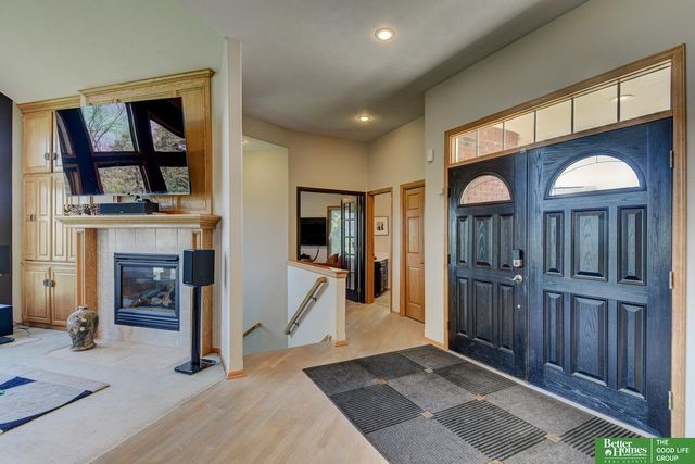 17402 augusta Circle, Omaha, NE 68136
