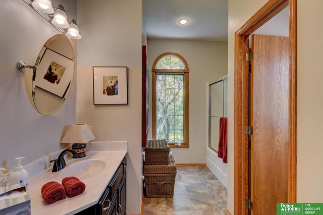 17402 augusta Circle, Omaha, NE 68136