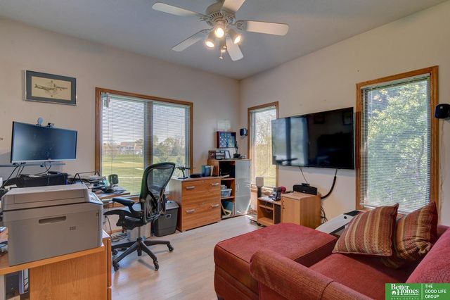 17402 augusta Circle, Omaha, NE 68136